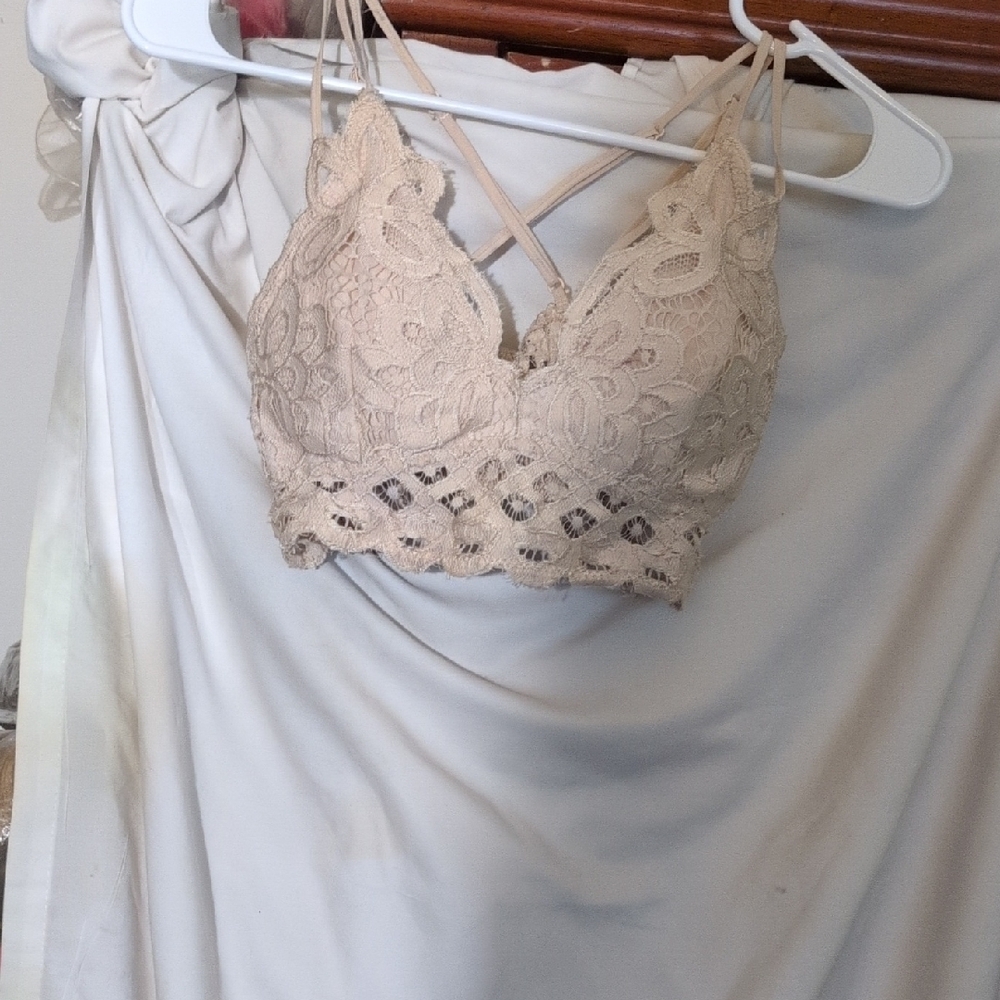 Anemone Cream Lace Bralette with Scalloped Edging